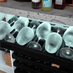 (6) Drawers for wine glasses? Why not!